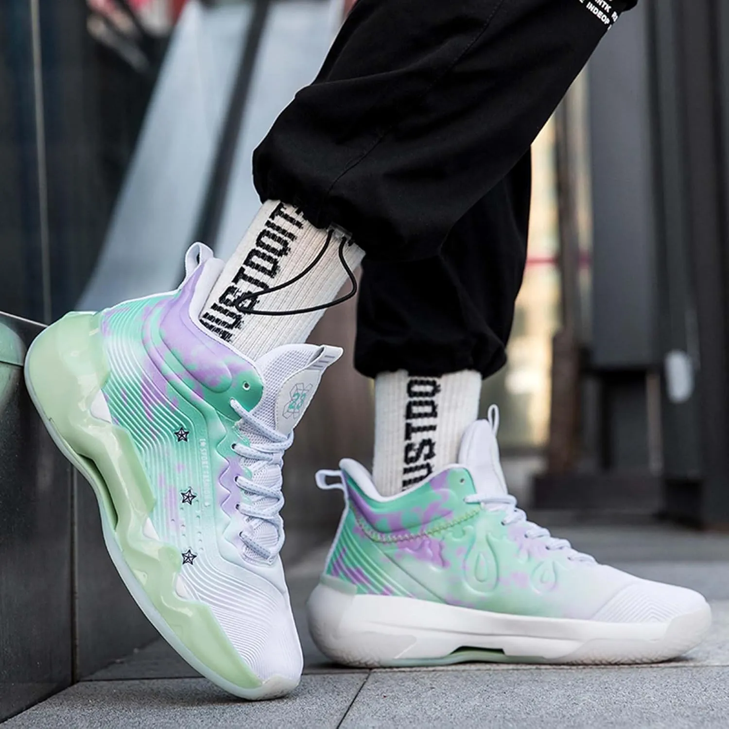 Men's and Women's Lace Up Basketball Shoes Anti Slip and Wear-Resistant Outdoor Shoes Comfortable and Breathable Sports Shoes Short Distance Running Shoes Unique Style Basketball Shoes